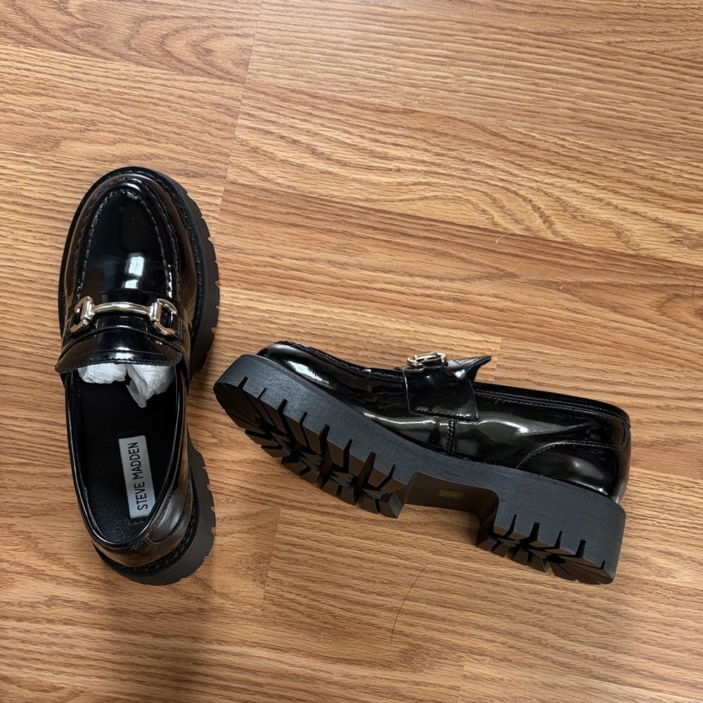Steve Madden Lando Black Leather Loafers with Gold Accent